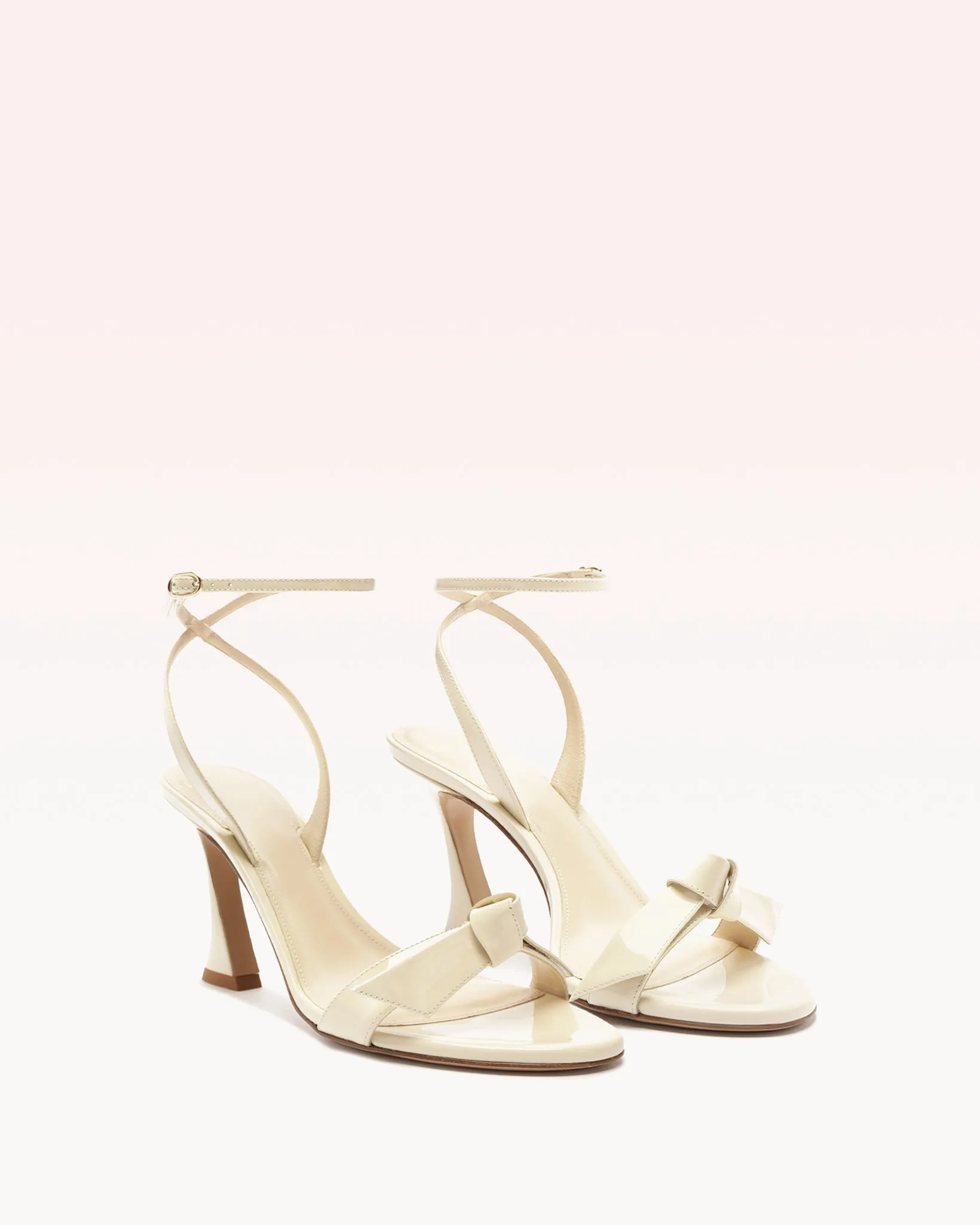 Clarita Bell 85 Dove