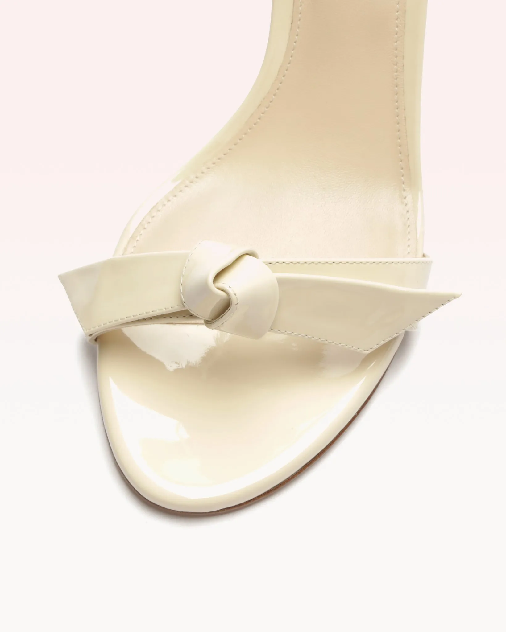 Clarita Bell 85 Dove