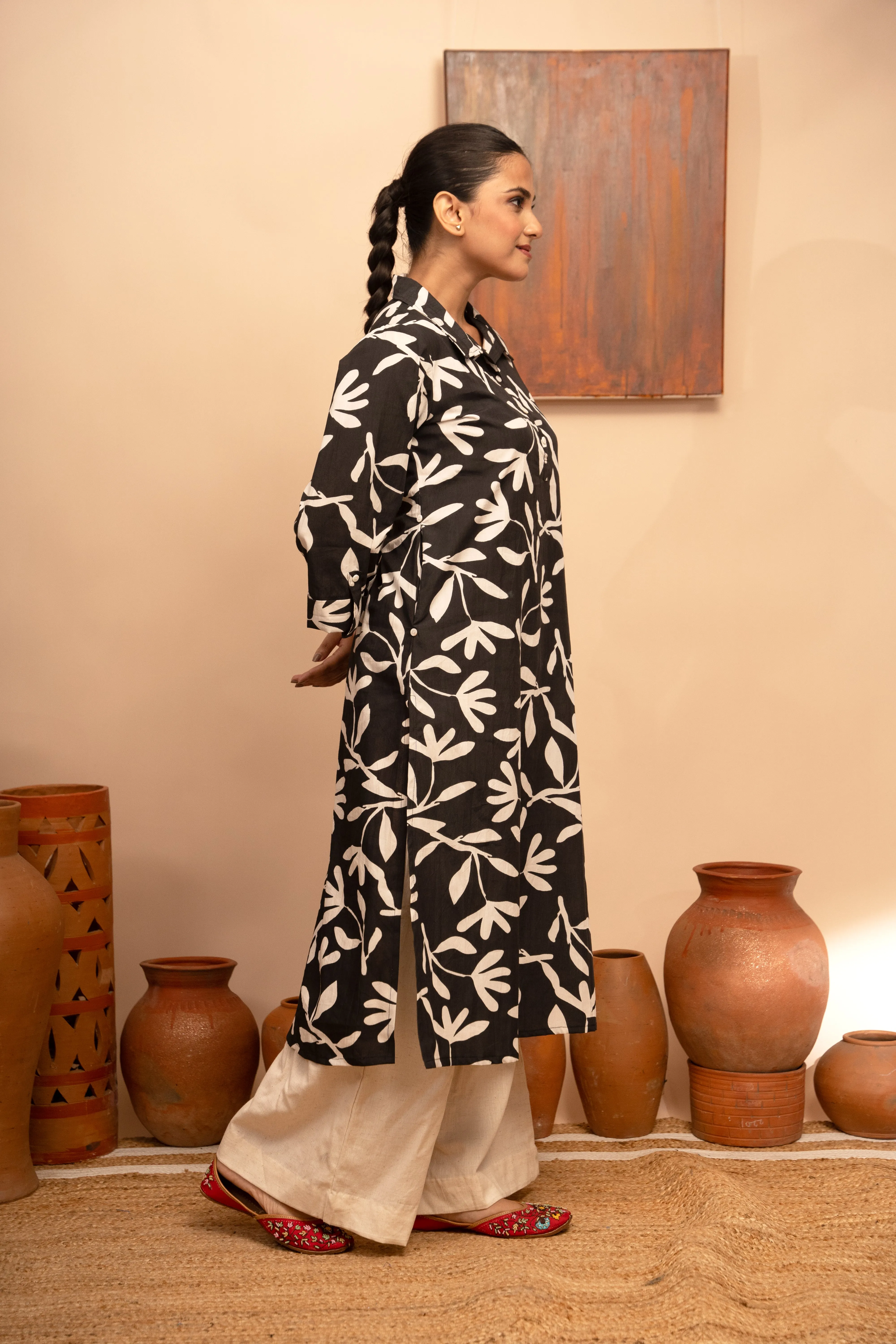 Womens Black Poplin Collar Neck Printed Regular Fit Kurta  Arya collection