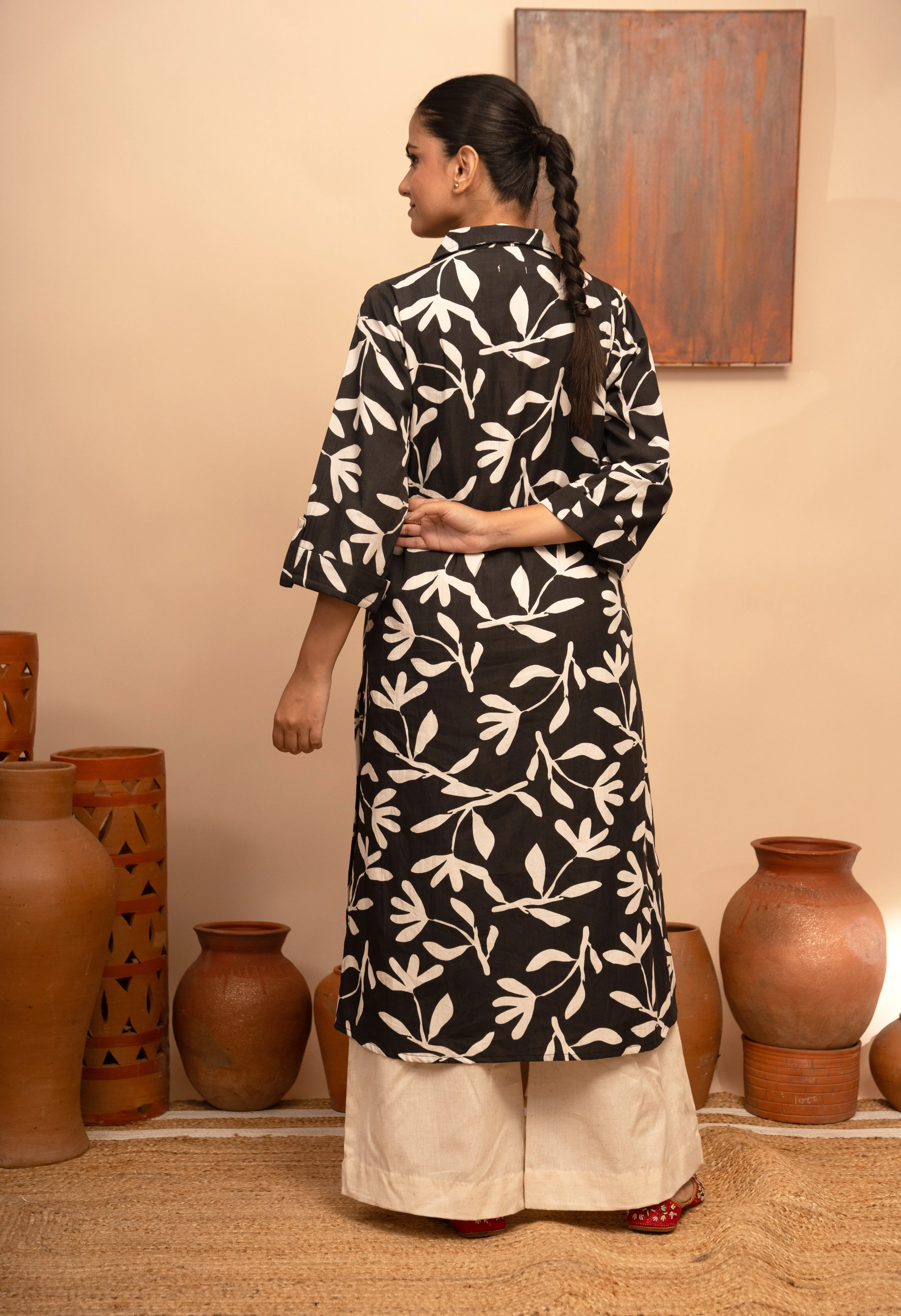 Womens Black Poplin Collar Neck Printed Regular Fit Kurta  Arya collection